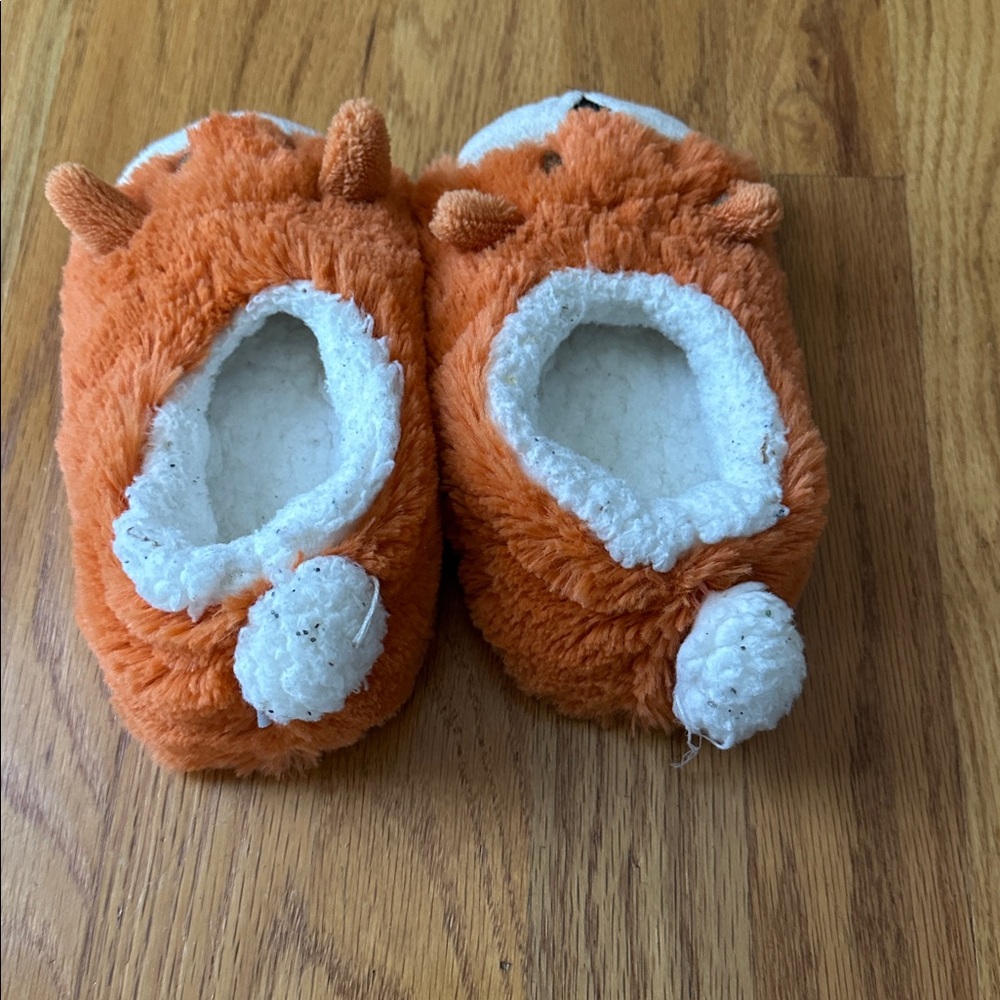 Adorable fox slippers 🦊 - Picture 2 of 5